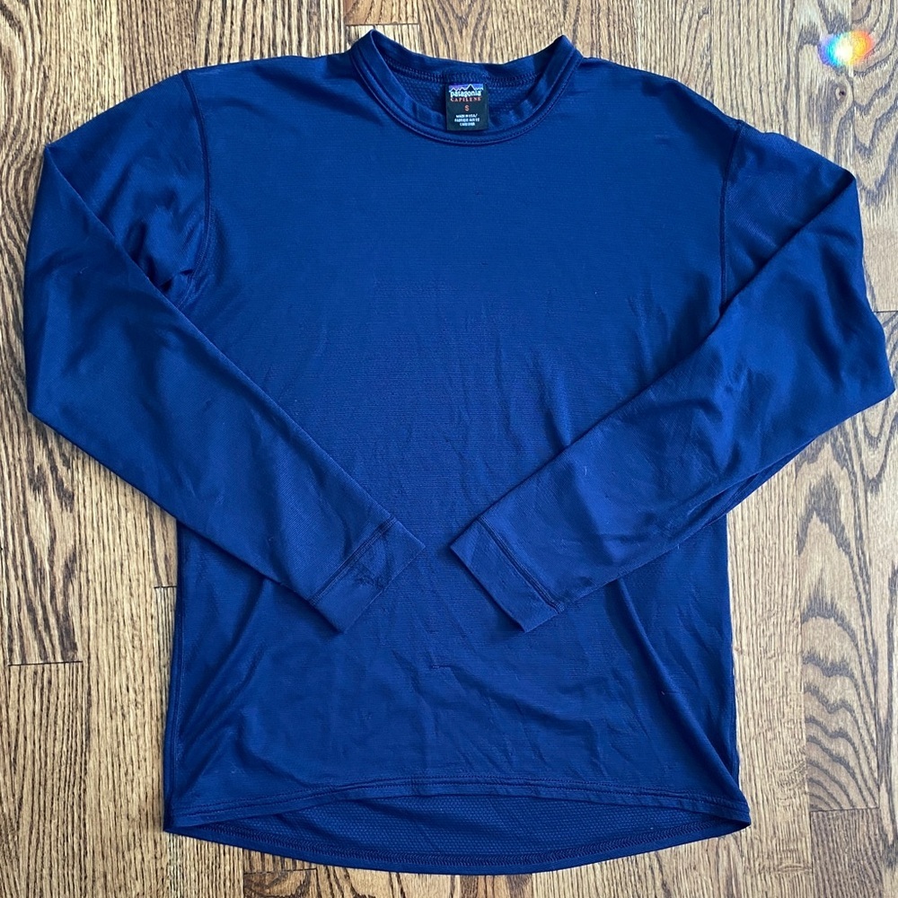 Navy blue 90s vintage Patagonia Capilene base layer shirt, size small. Great con